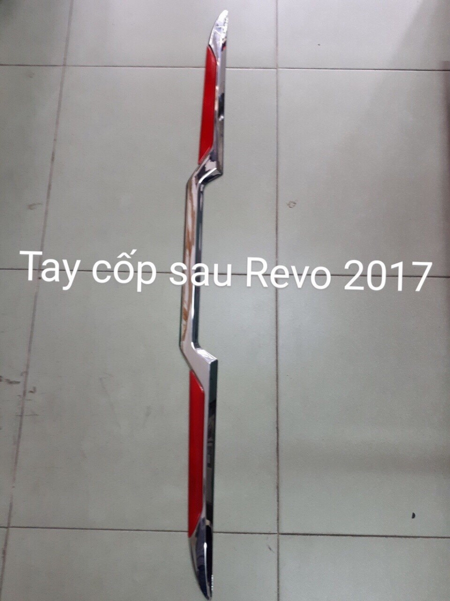 Tay cốp sau xe Hilux Revo - Đồ chơi lắp đặt thêm cho Hilux Revo